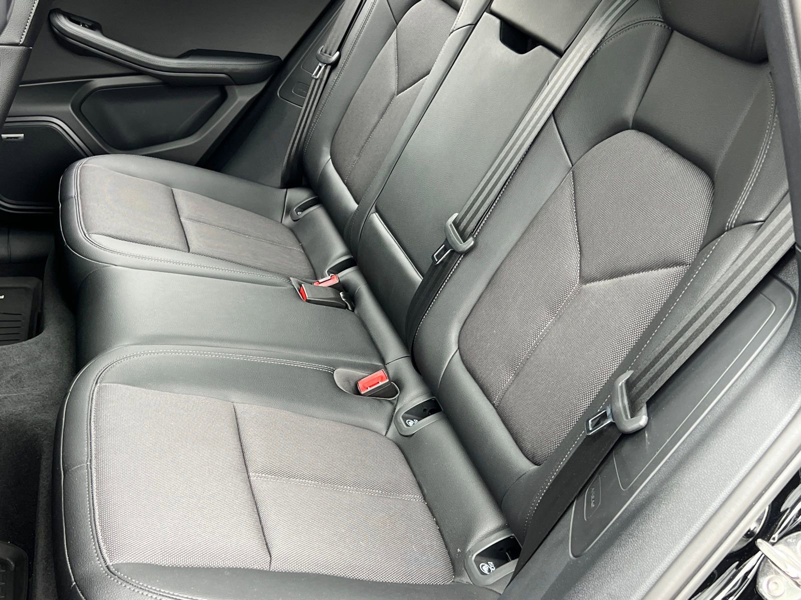 Certified 2025 Porsche Macan image 18