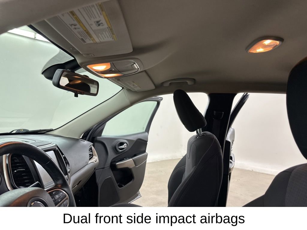 Used 2017 Jeep Cherokee Latitude w/ Cold Weather Group image 33