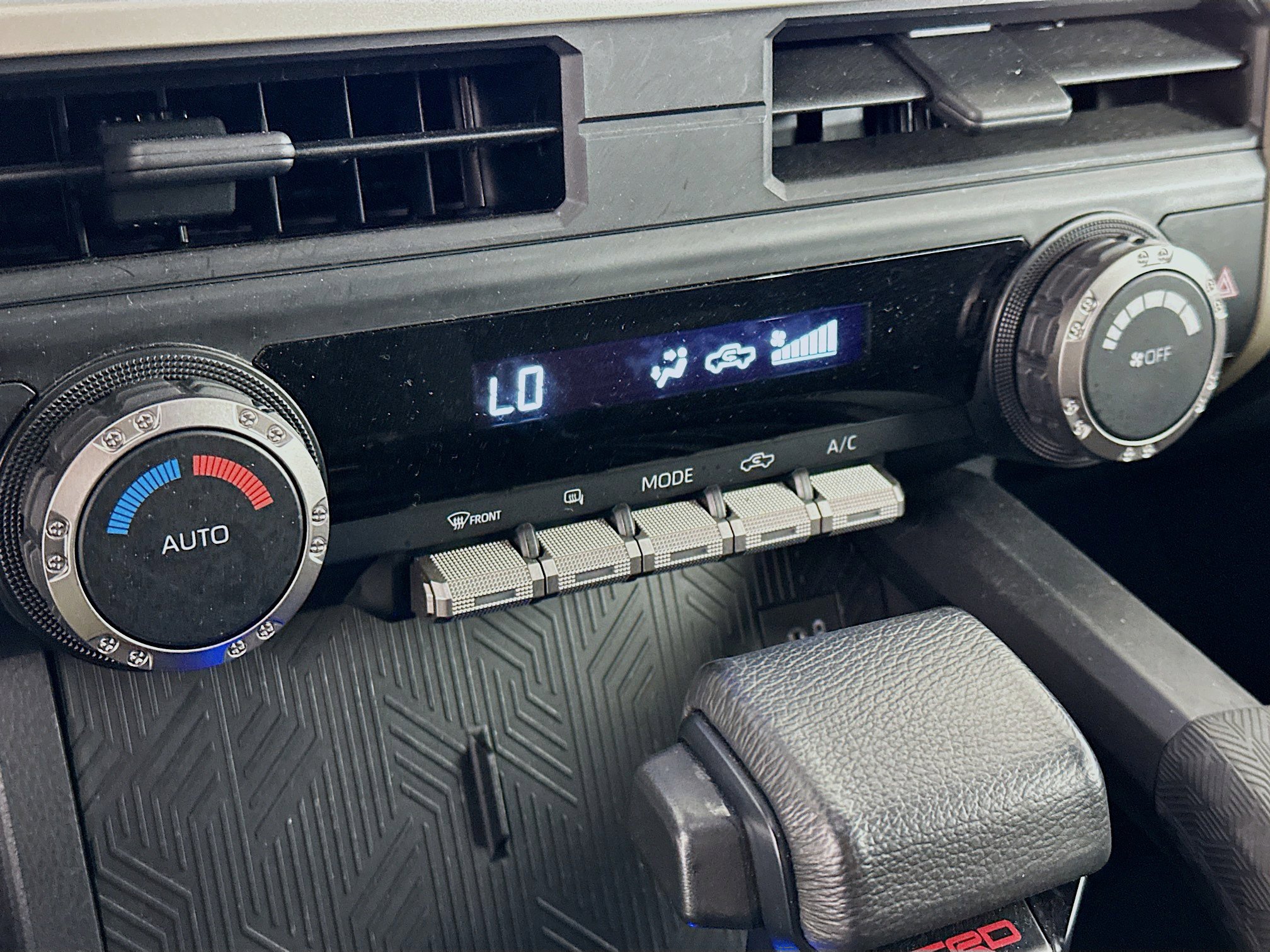 Used 2024 Toyota Tacoma TRD Off-Road image 23