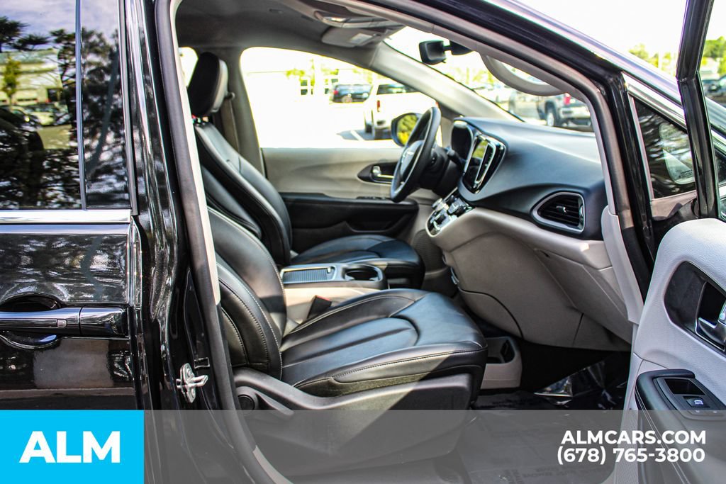 Used 2023 Chrysler Pacifica Touring-L FWD image 22