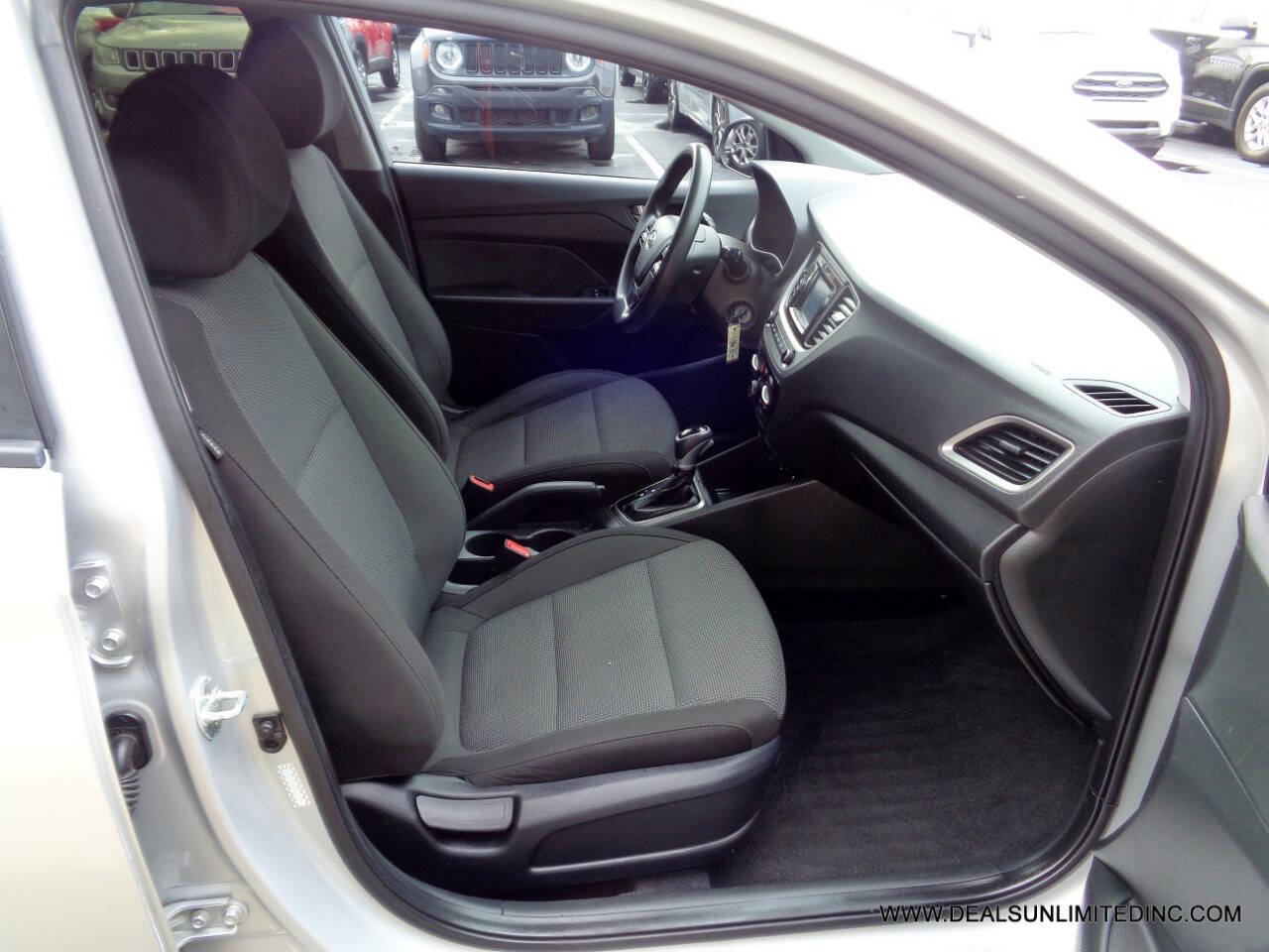 Used 2021 Hyundai Accent SE FWD image 17