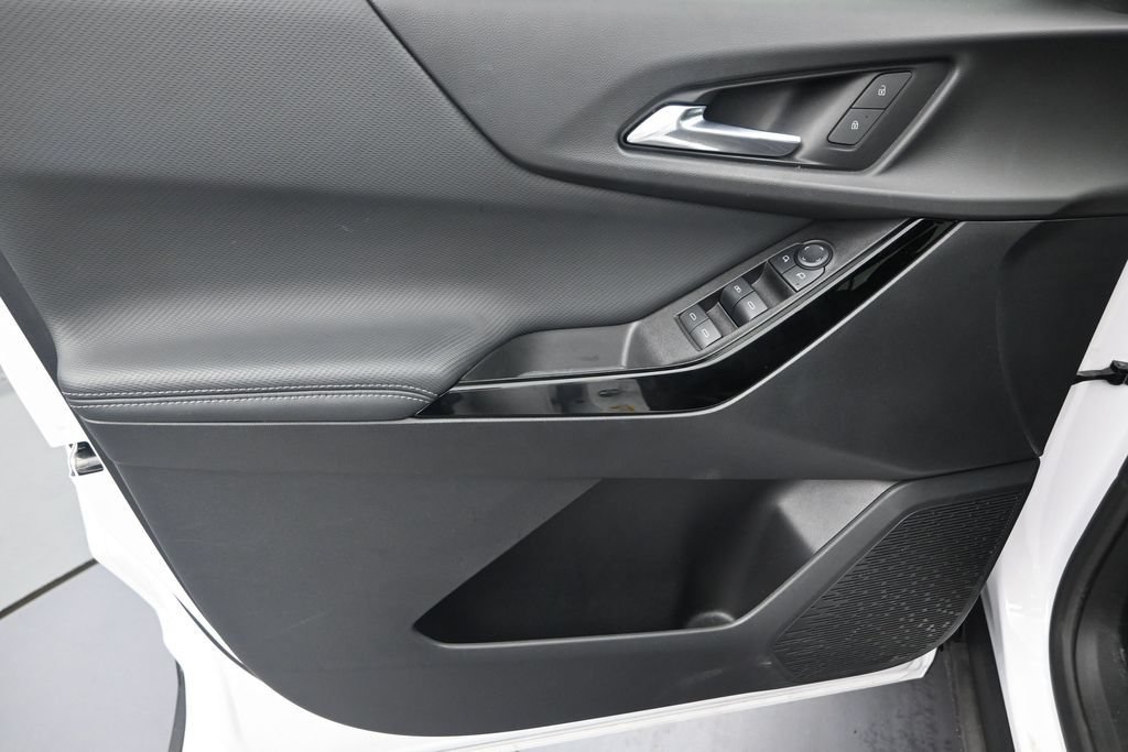 Used 2025 Chevrolet Equinox LT w/ Safety and Technology Package FWD image 11
