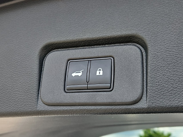 Used 2025 Nissan Rogue SV AWD/4WD image 29
