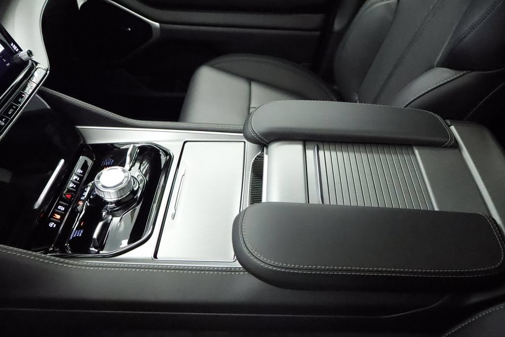 New 2026 Jeep Grand Wagoneer L Limited AWD/4WD image 25