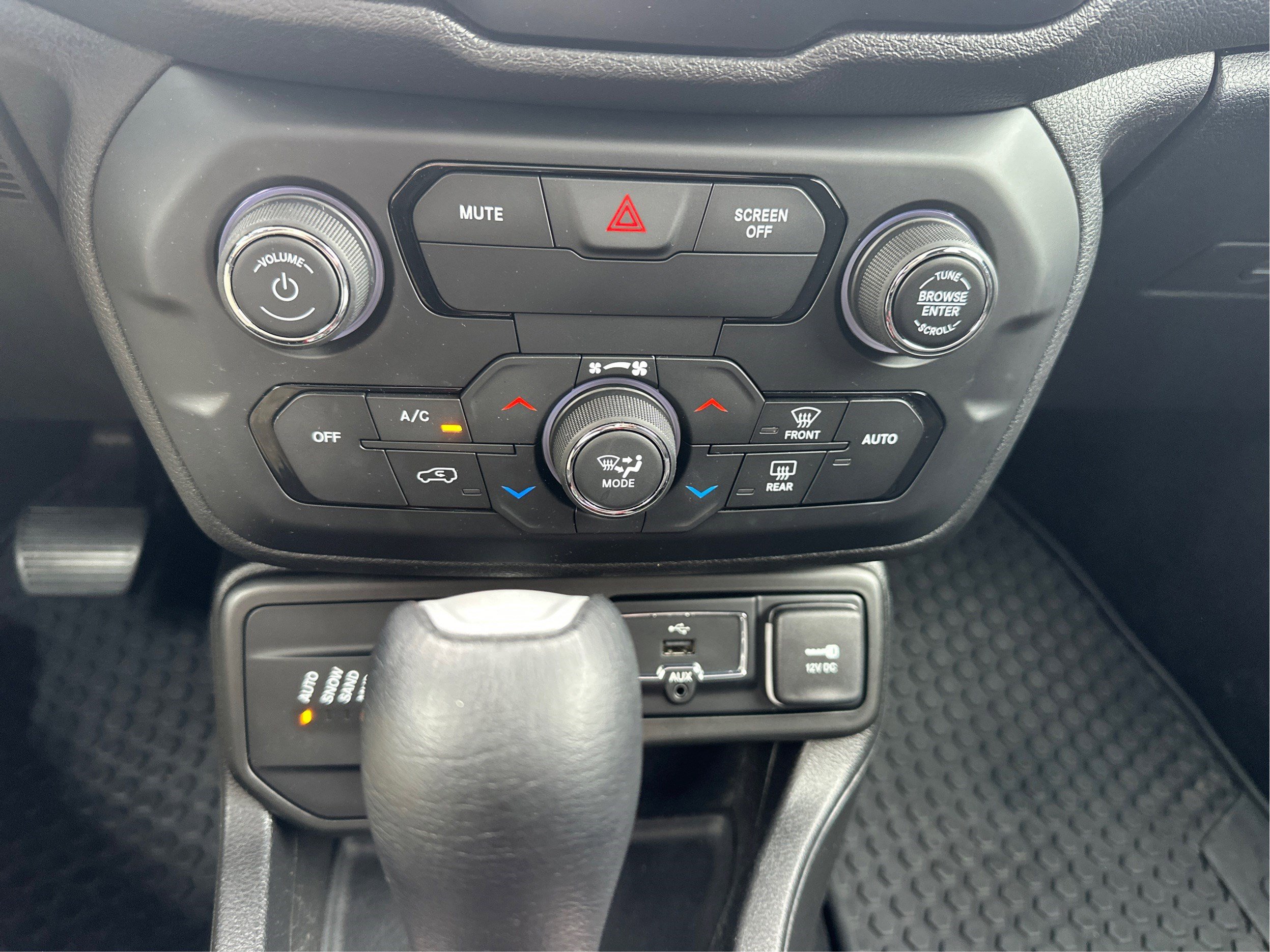 Used 2018 Jeep Renegade Trailhawk w/ Popular Equipment Group AWD/4WD image 31