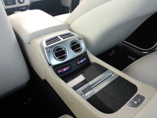 Used 2014 Rolls-Royce Wraith image 28