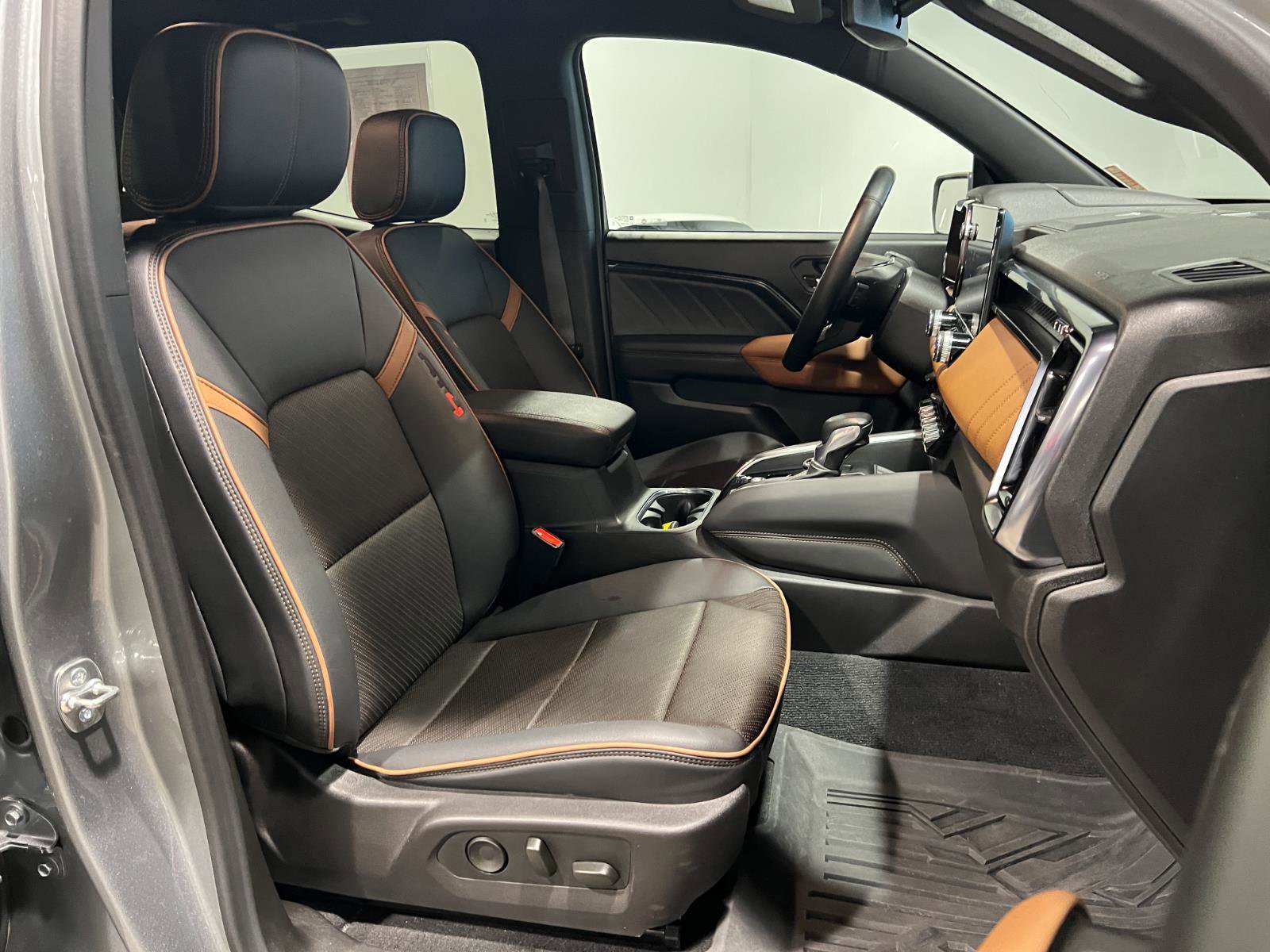 Used 2024 GMC Canyon AT4 w/ AT4 Premium Package image 36