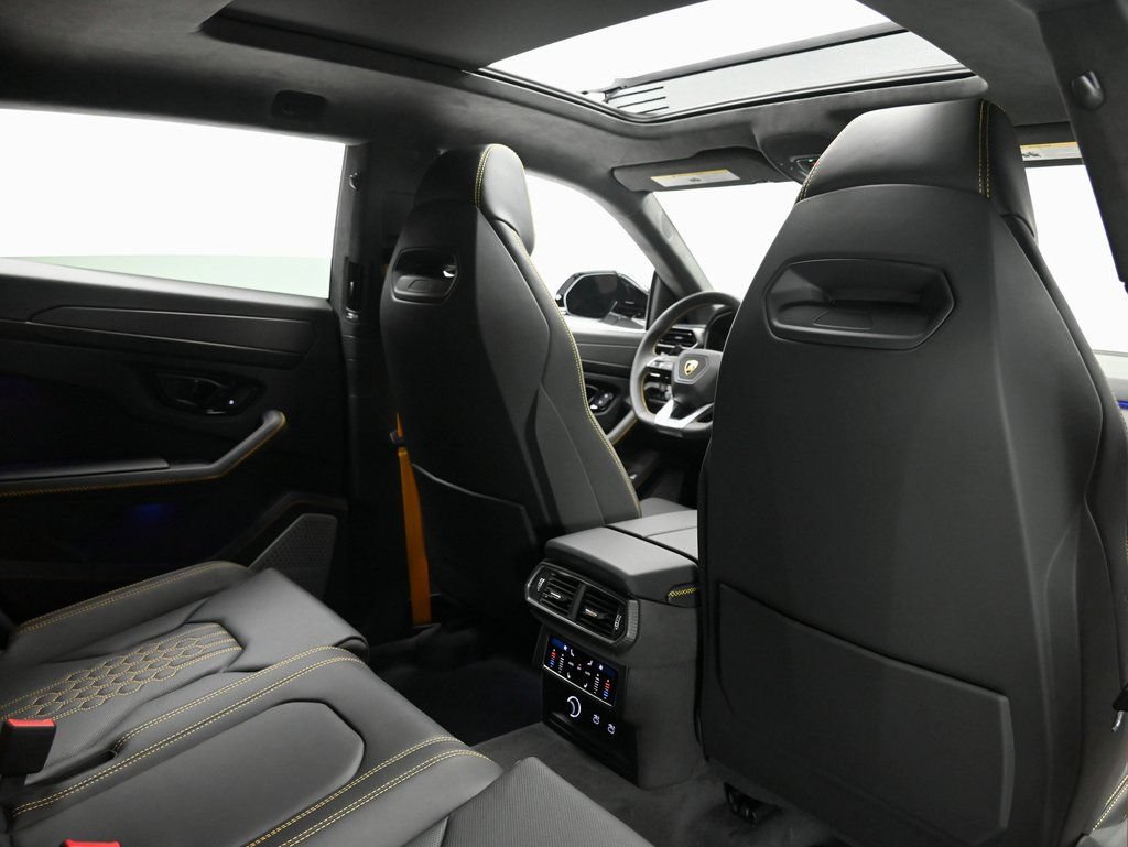Used 2025 Lamborghini Urus SE AWD/4WD image 9