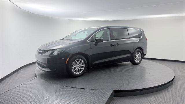 Used 2022 Chrysler Voyager LX FWD image 2