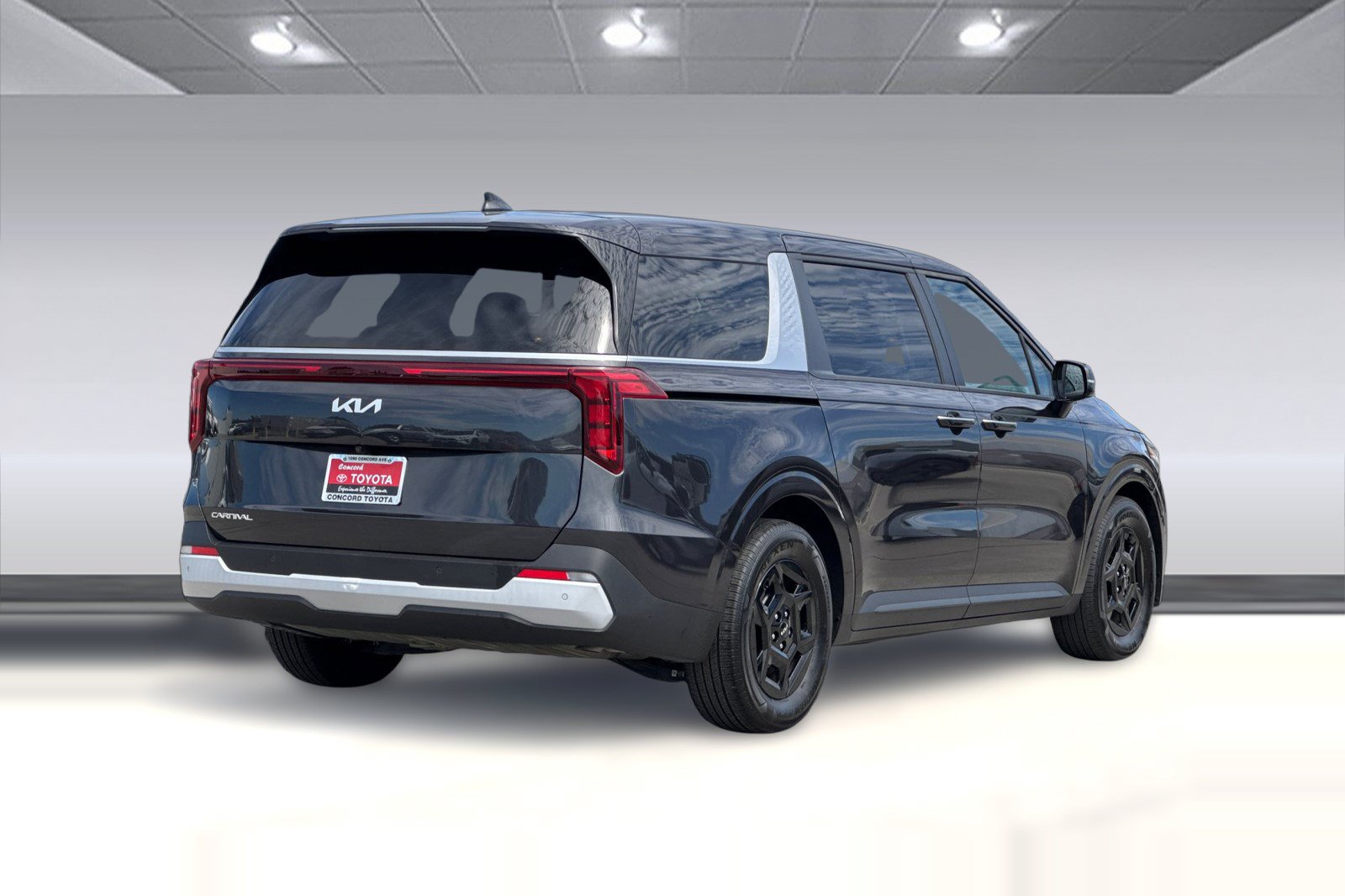 Used 2026 Kia Carnival FWD image 9