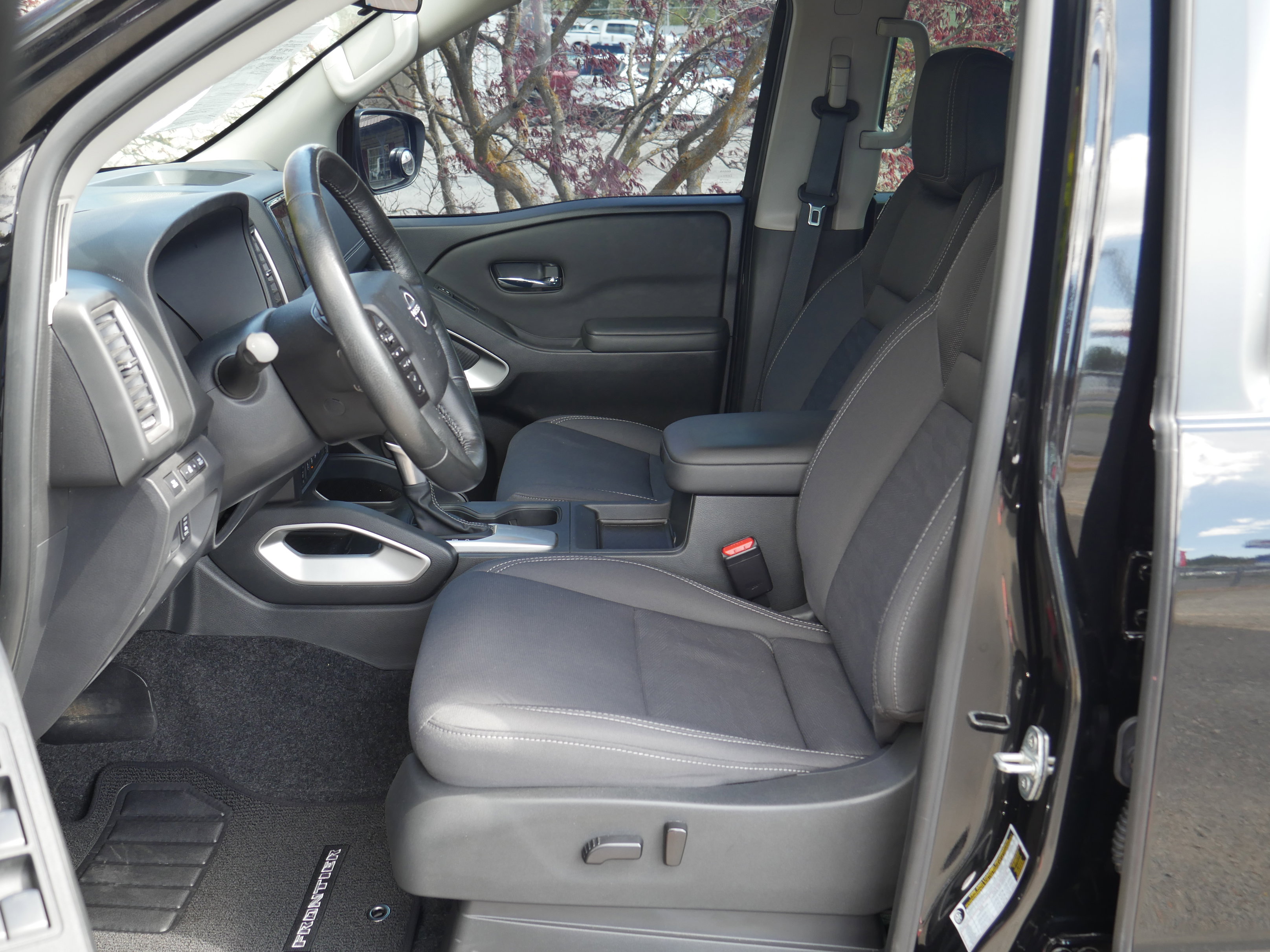 Certified 2023 Nissan Frontier SV w/ Technology Package AWD/4WD image 3