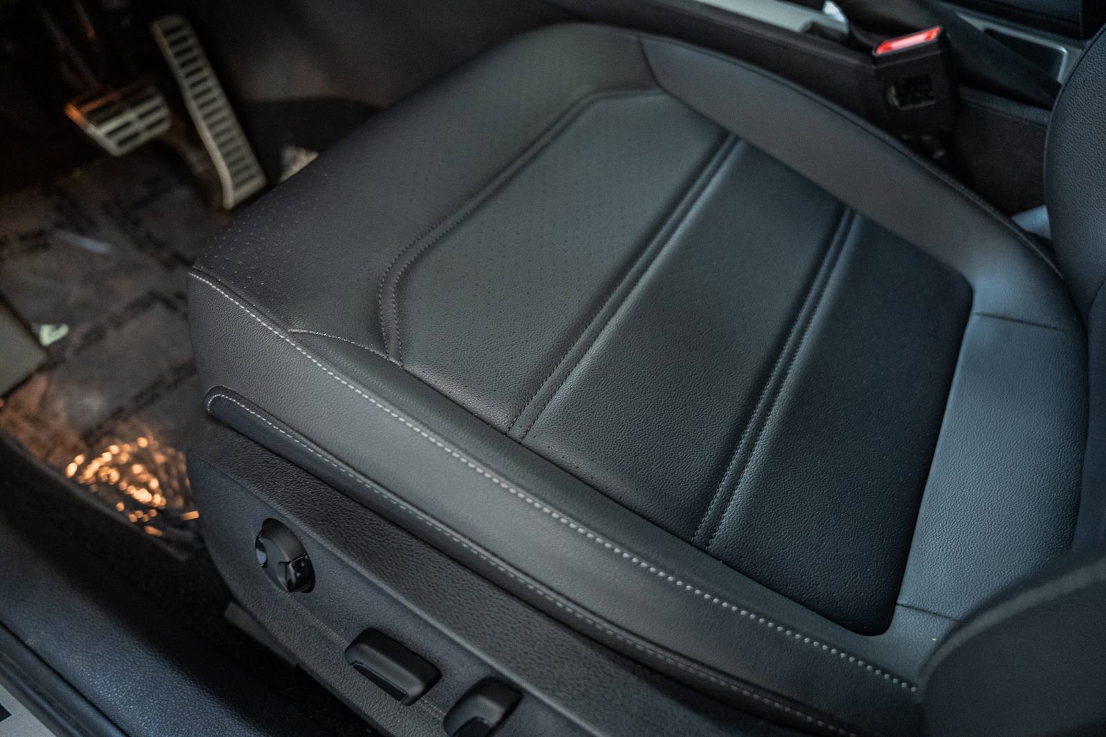 Used 2021 Volkswagen Passat 2.0T R-Line image 36