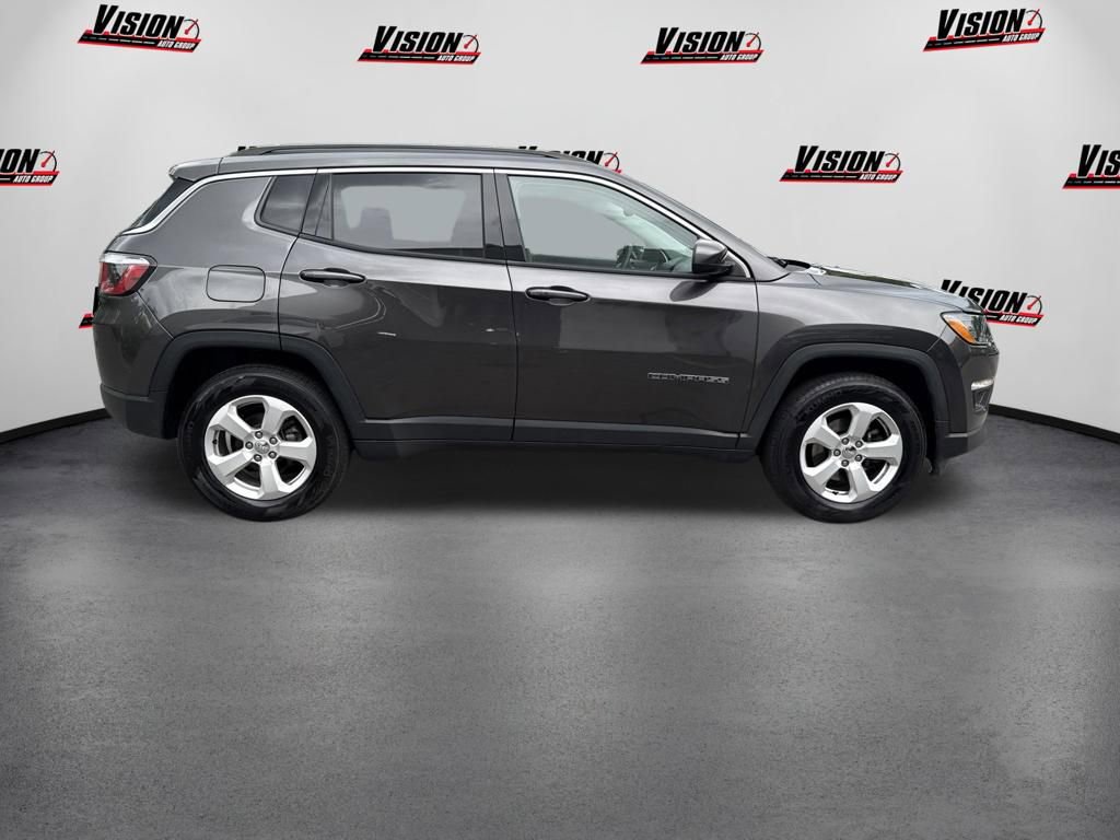 Used 2018 Jeep Compass Latitude w/ Popular Equipment Group AWD/4WD image 4