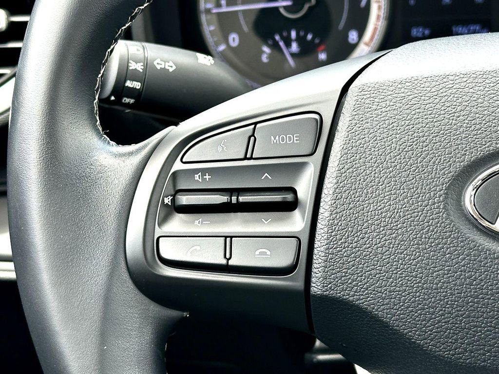 Used 2022 Hyundai Venue SEL FWD image 24