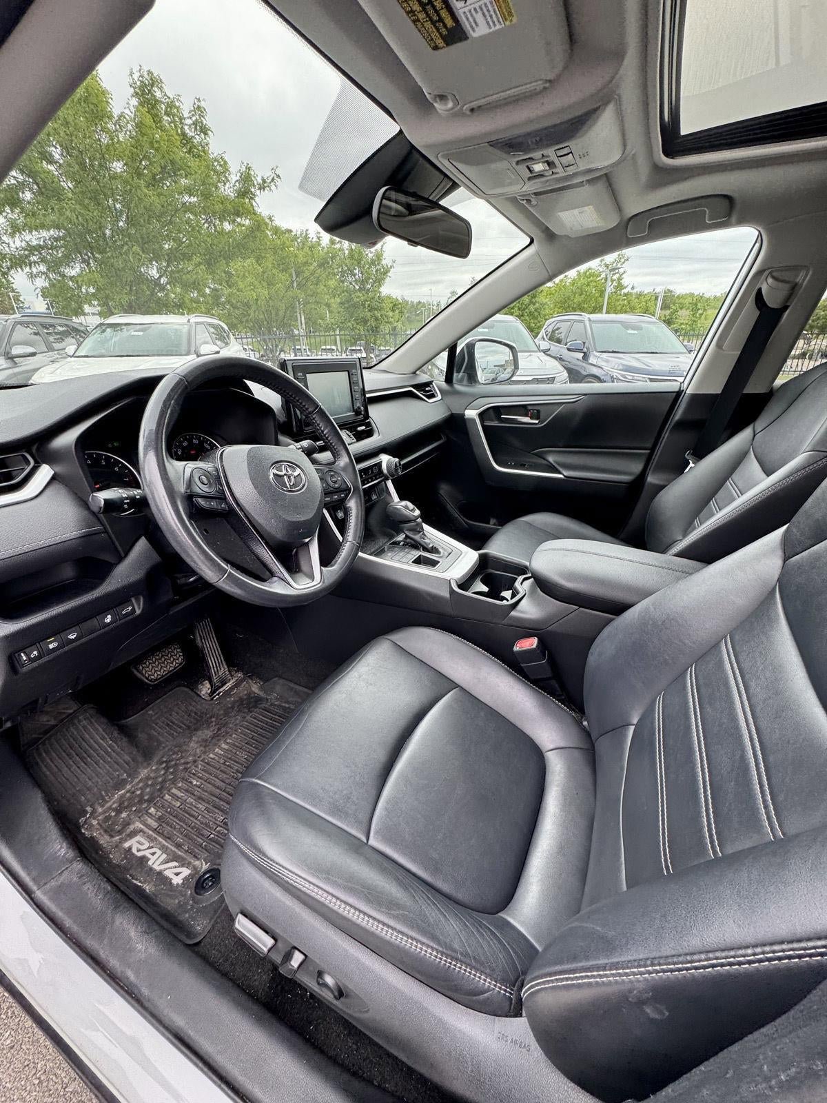 Used 2019 Toyota RAV4 XLE Premium AWD/4WD image 17
