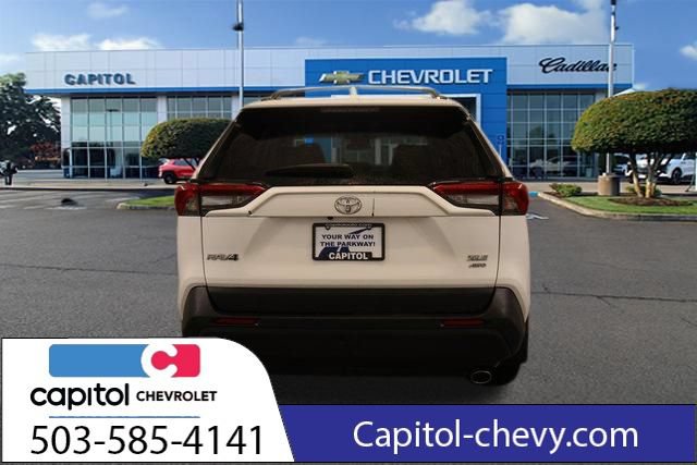 Used 2020 Toyota RAV4 XLE w/ Carpet Mat Package AWD/4WD image 3