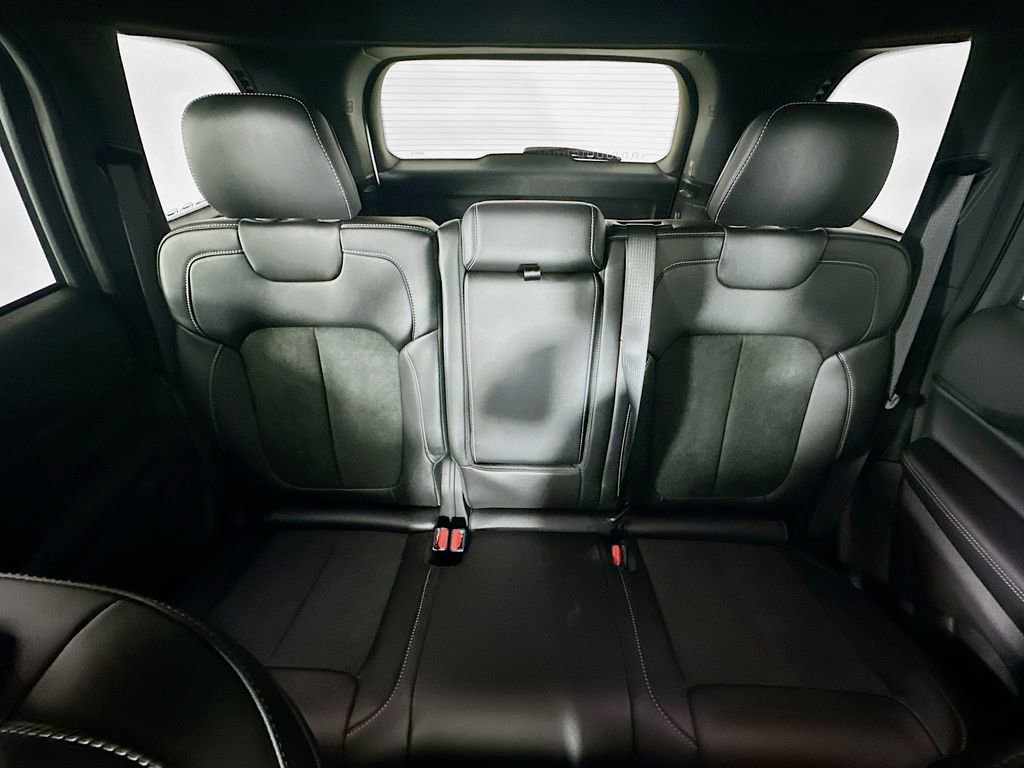 New 2025 Jeep Grand Cherokee Altitude image 10