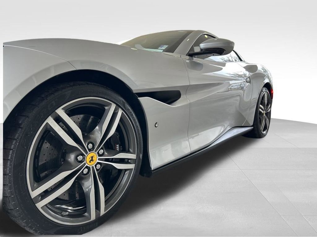 Used 2019 Ferrari Portofino RWD image 32