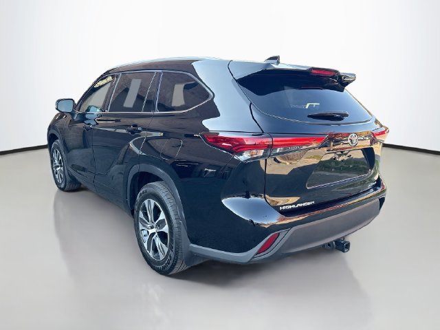 Used 2022 Toyota Highlander XLE AWD/4WD image 5