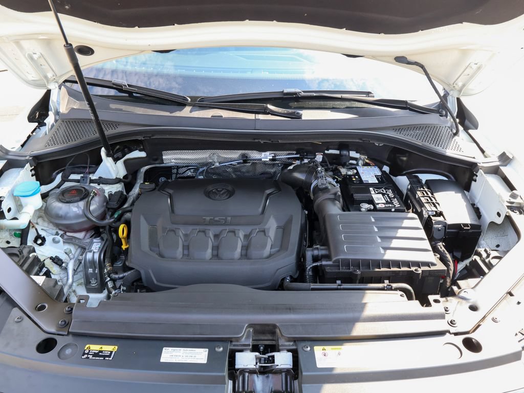 Certified 2024 Volkswagen Tiguan SE R-Line AWD/4WD image 31