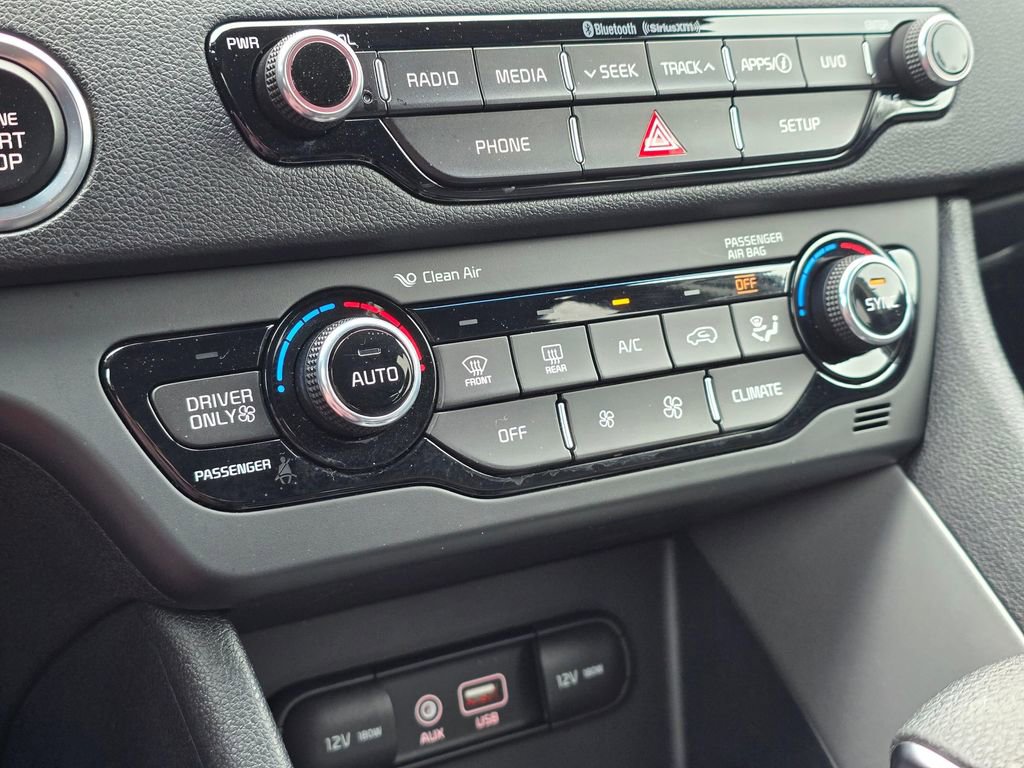 Used 2017 Kia Niro LX image 23