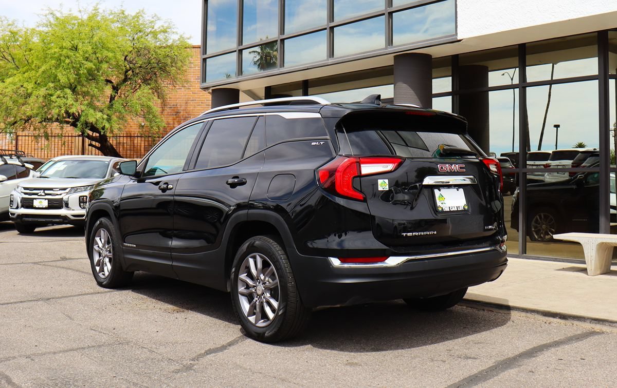 Used 2023 GMC Terrain SLT AWD/4WD image 9