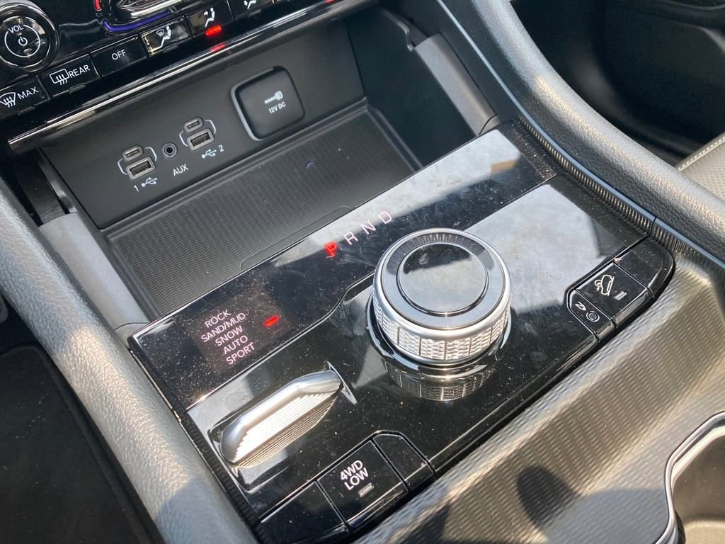 New 2024 Jeep Grand Cherokee Limited 4xe w/ Luxury Tech Group II image 31