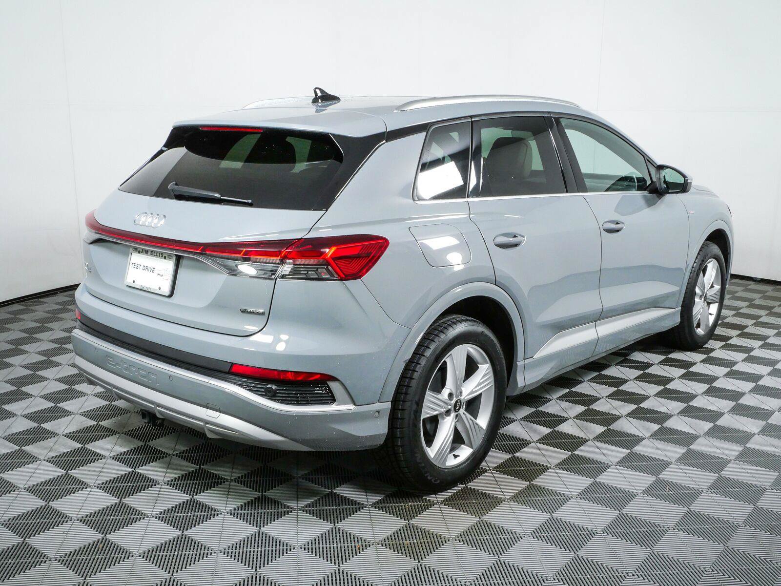 Used 2023 Audi Q4 e-tron Prestige AWD/4WD image 3