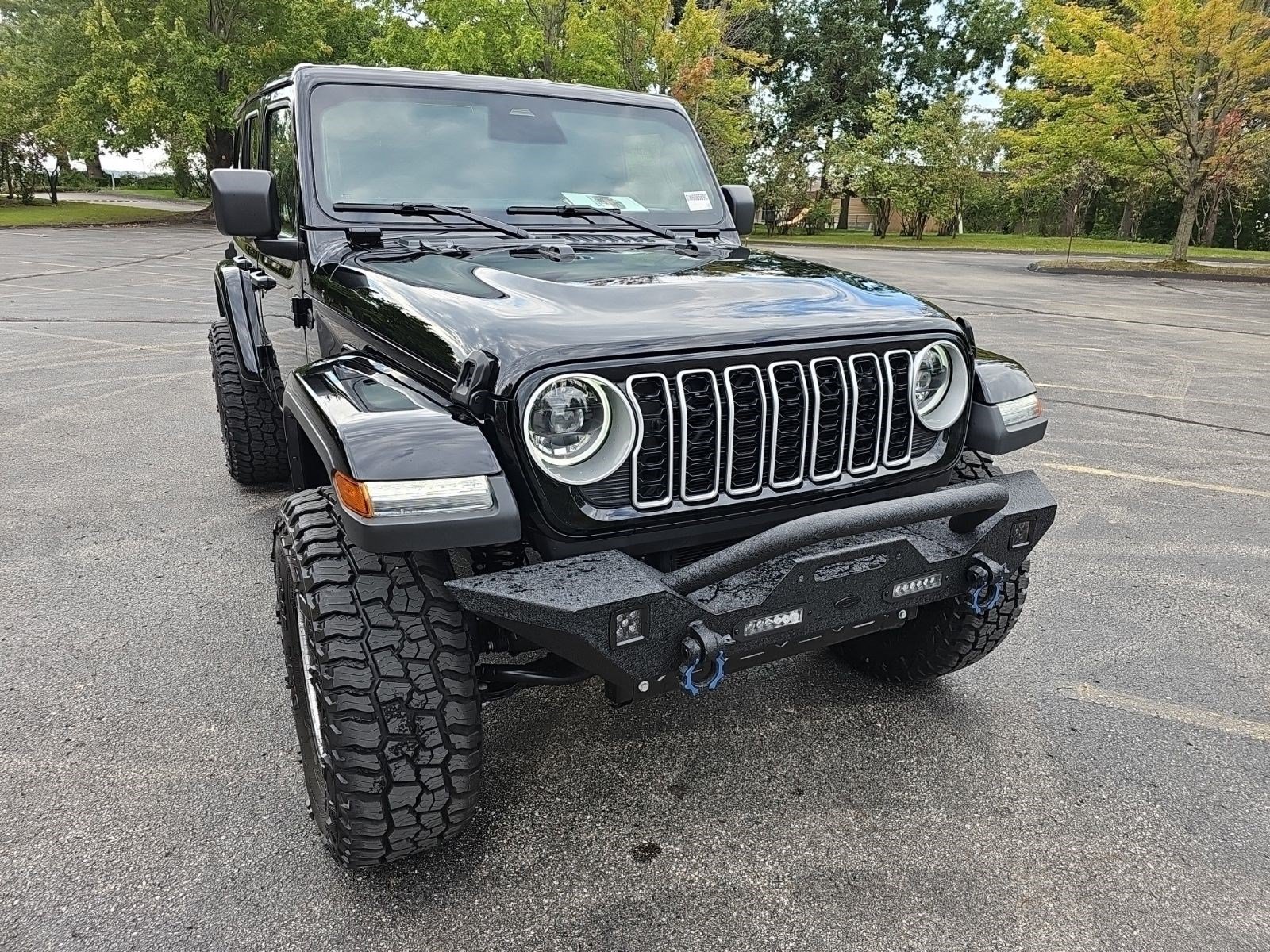 Used 2025 Jeep Wrangler Unlimited Sahara AWD/4WD image 8