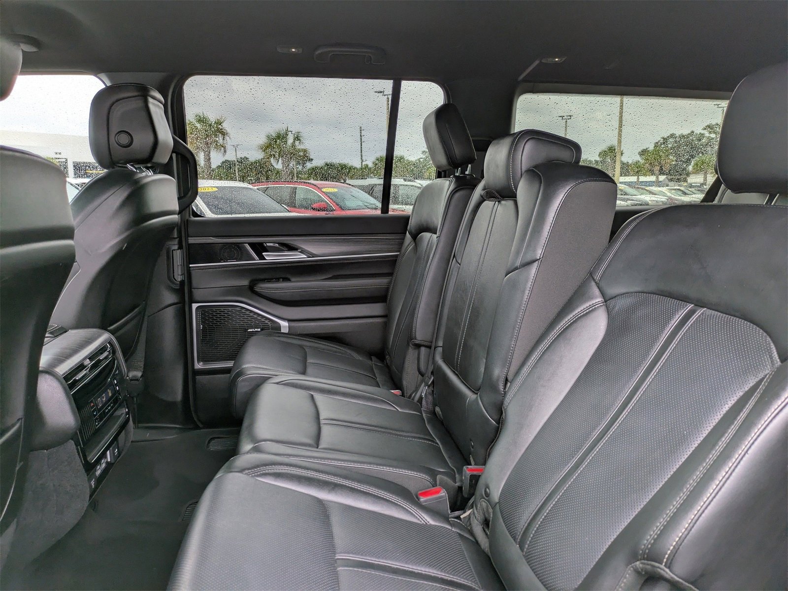 Used 2024 Jeep Wagoneer L Series III w/ Flexible Seating Group image 15