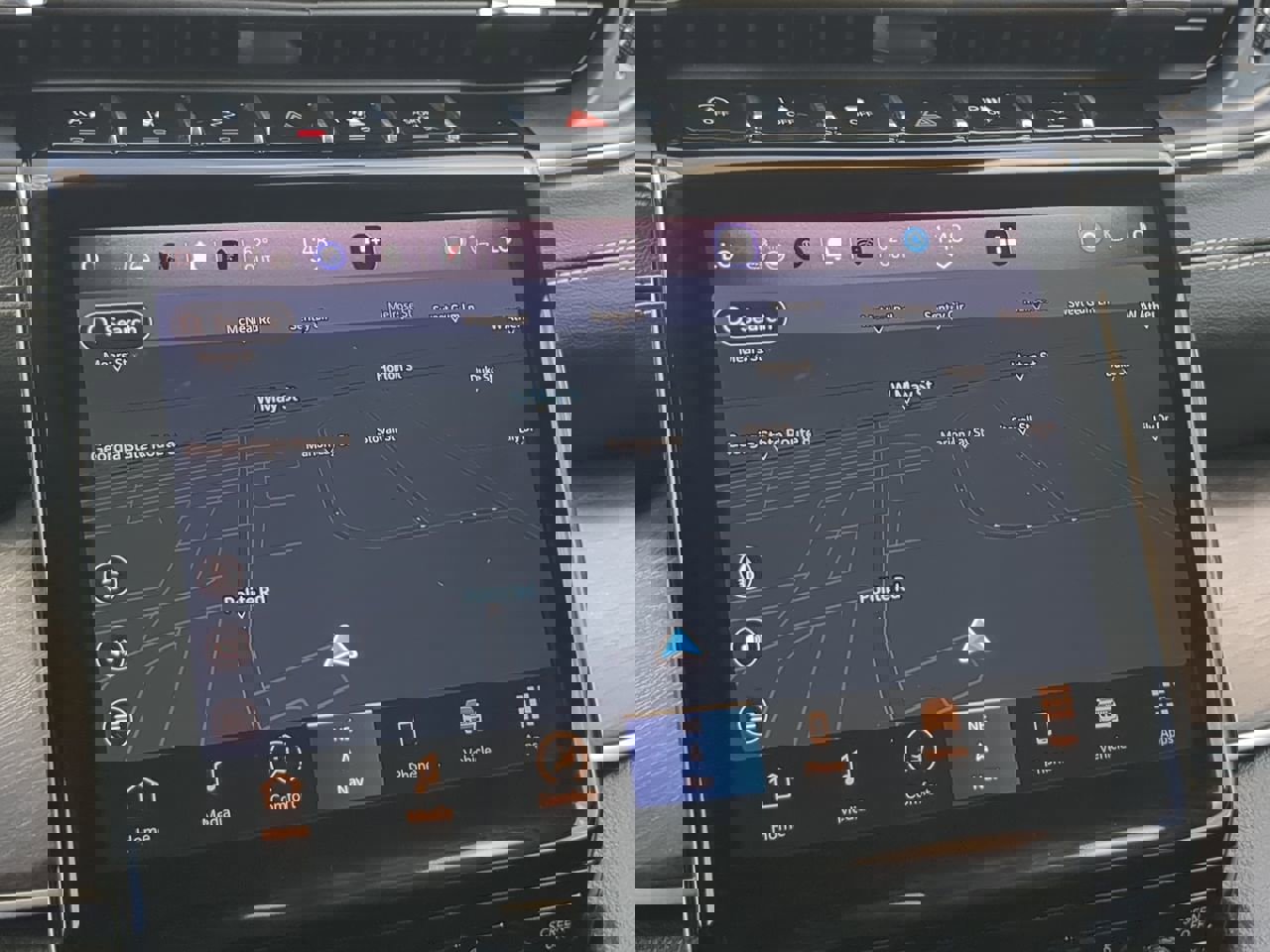 Certified 2023 Jeep Grand Cherokee Limited w/ Black Appearance Package image 19