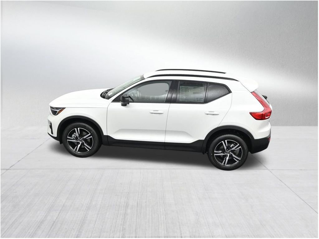 New 2026 Volvo XC40 B4 Core FWD image 14