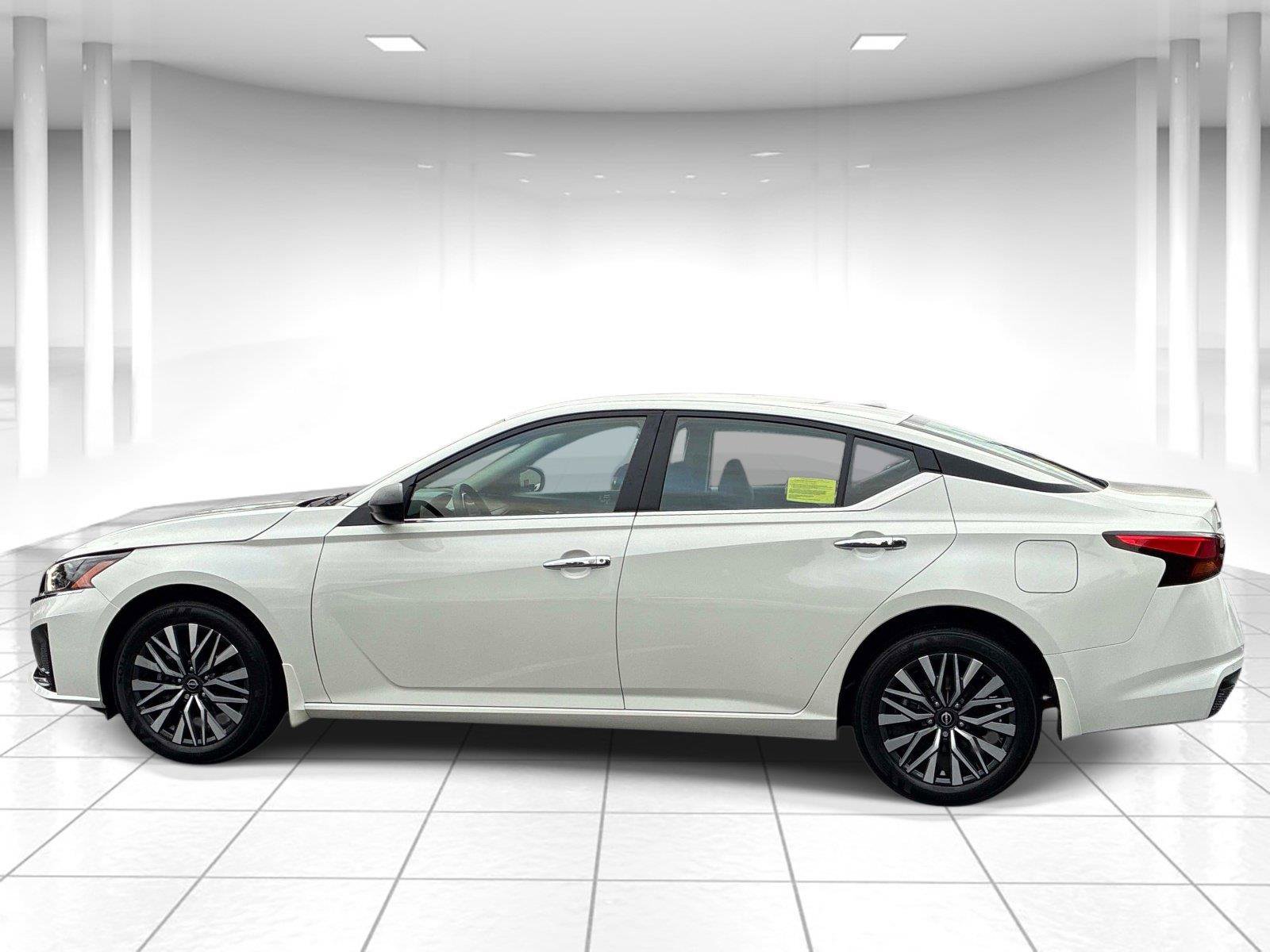 Used 2025 Nissan Altima 2.5 SV AWD/4WD image 5