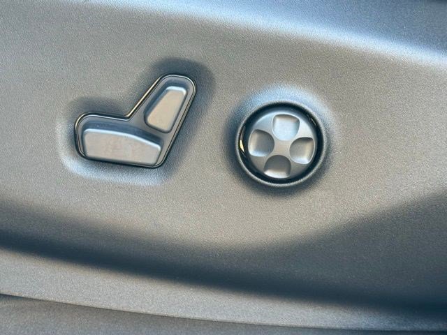 New 2026 Chrysler Pacifica Select image 10