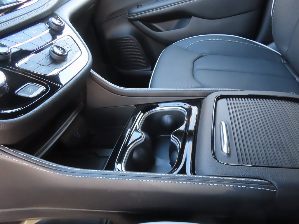 New 2026 Chrysler Pacifica Limited w/ S Appearance Package image 6