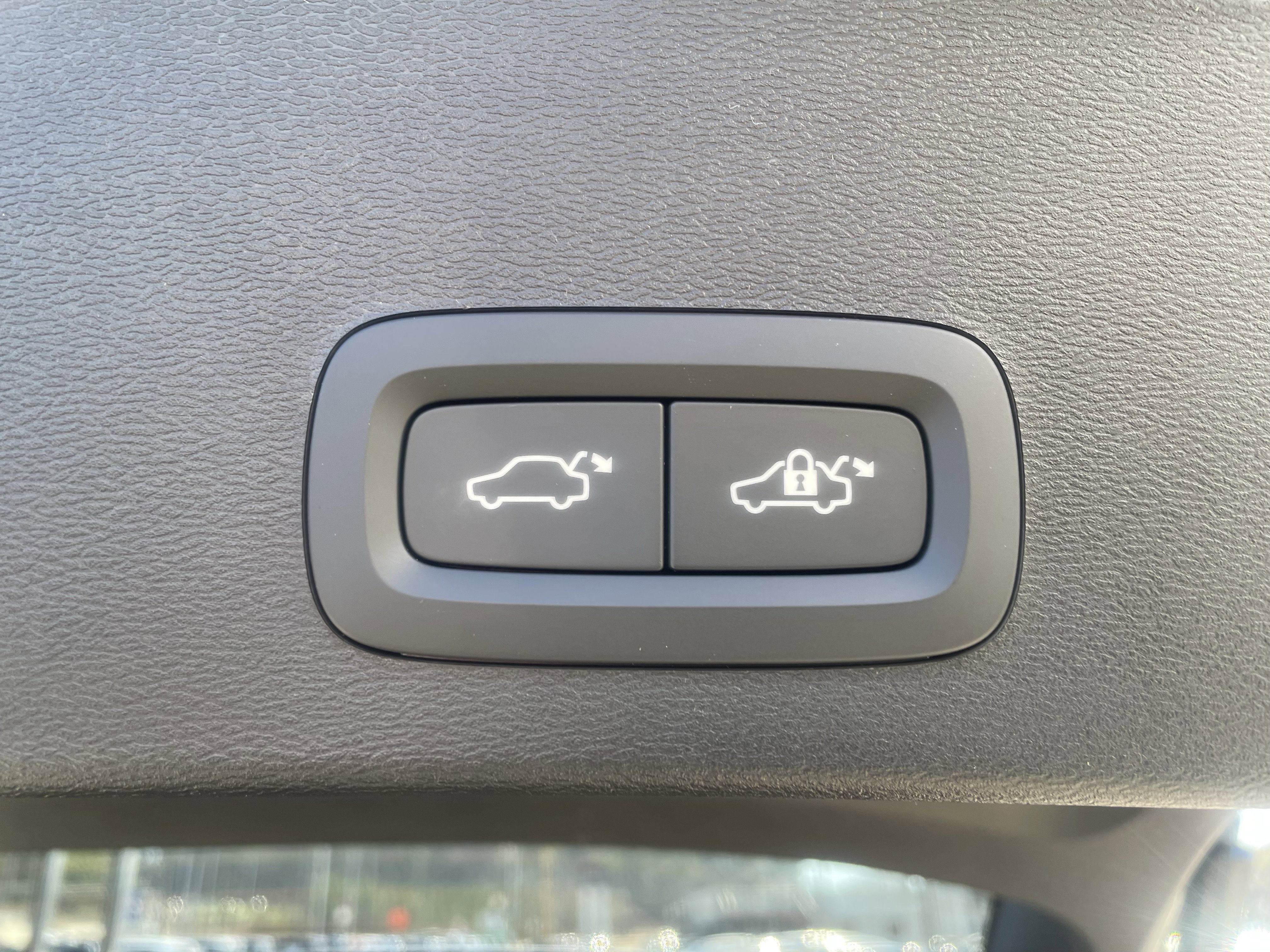 New 2025 Volvo XC40 B5 Plus w/ Protection Package Premier image 10