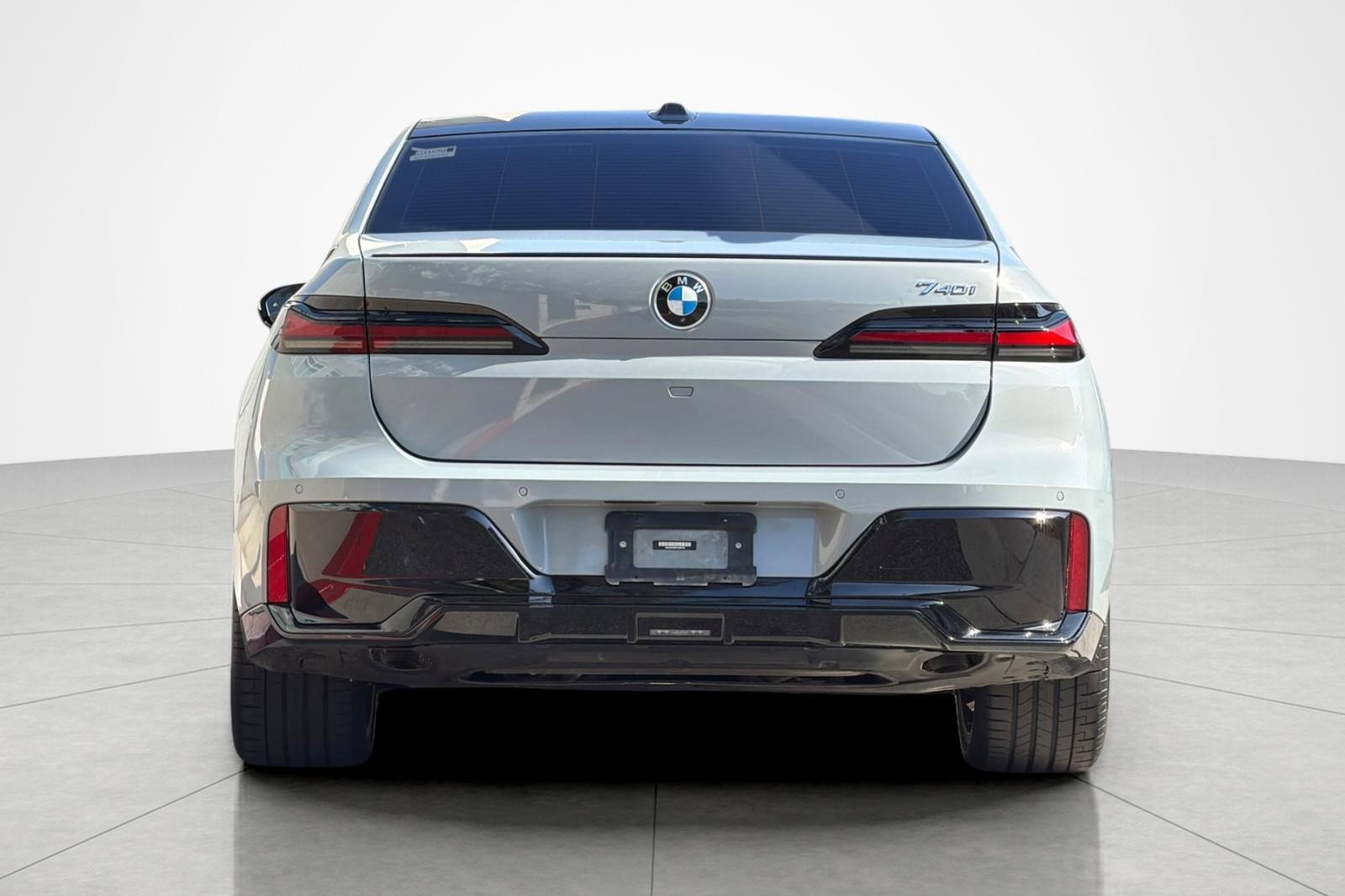 Used 2023 BMW 740i w/ Parking Assistance Package RWD image 4