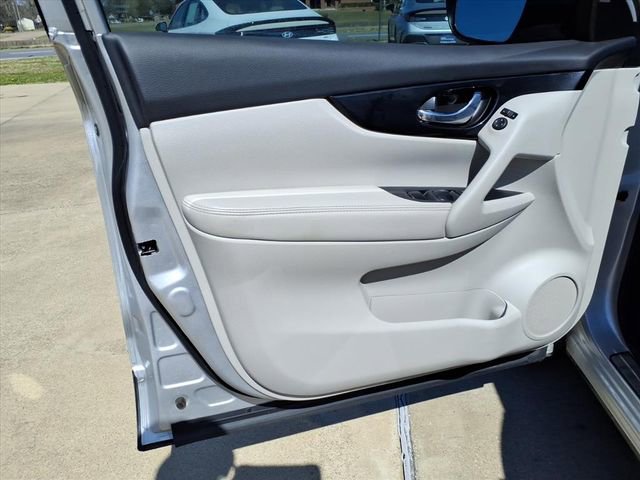 Used 2020 Nissan Rogue Sport SV image 21