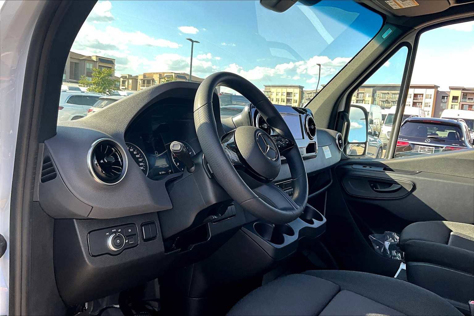 Used 2025 Mercedes-Benz Sprinter 2500 image 9