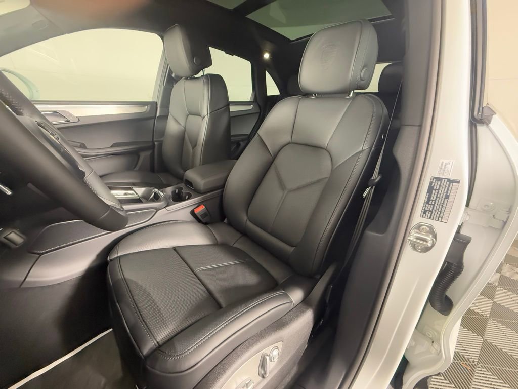 New 2026 Porsche Macan image 5