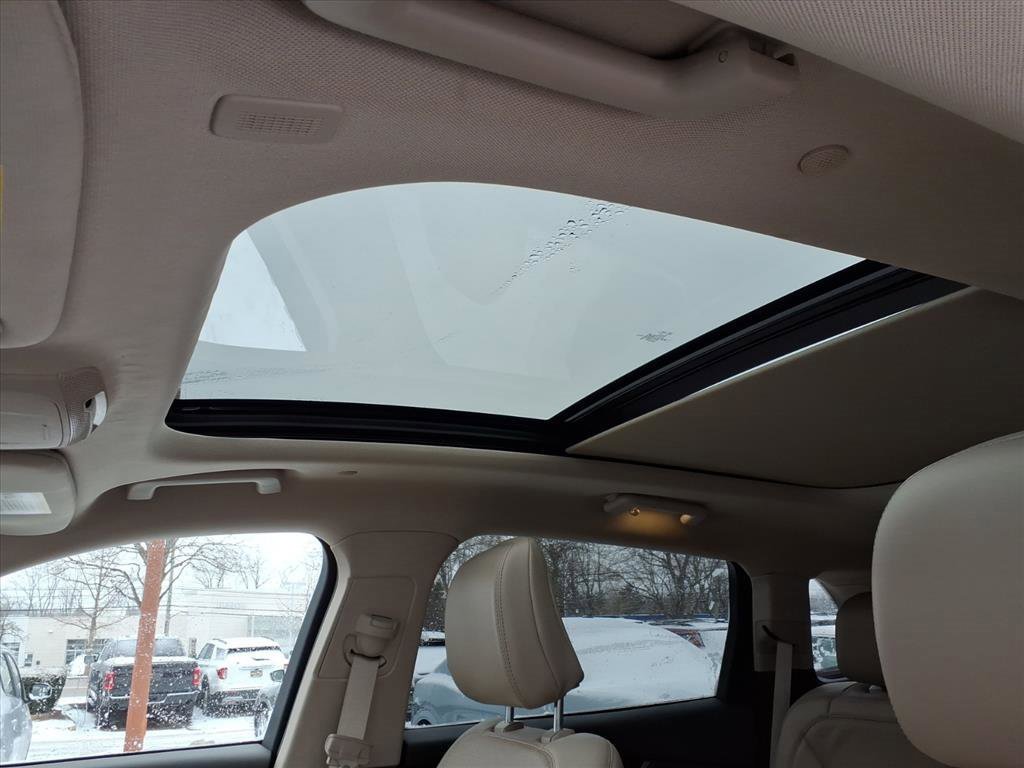 Used 2023 Lincoln Nautilus Reserve image 11