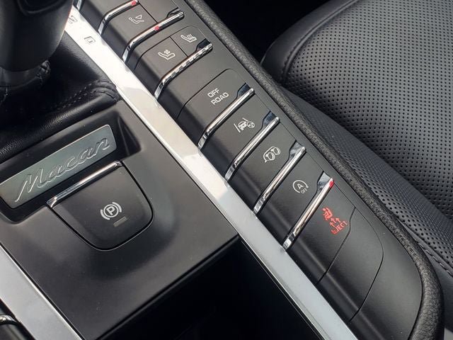 Used 2018 Porsche Macan Turbo AWD/4WD image 22