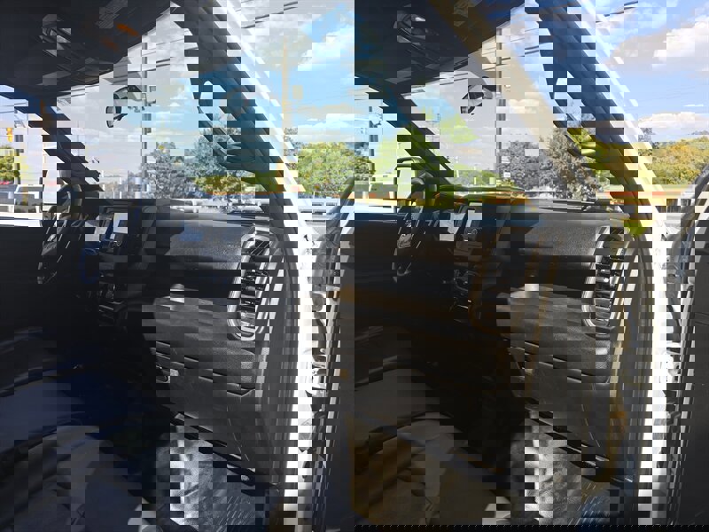 Used 2023 RAM 2500 Tradesman w/ Chrome Appearance Group image 12