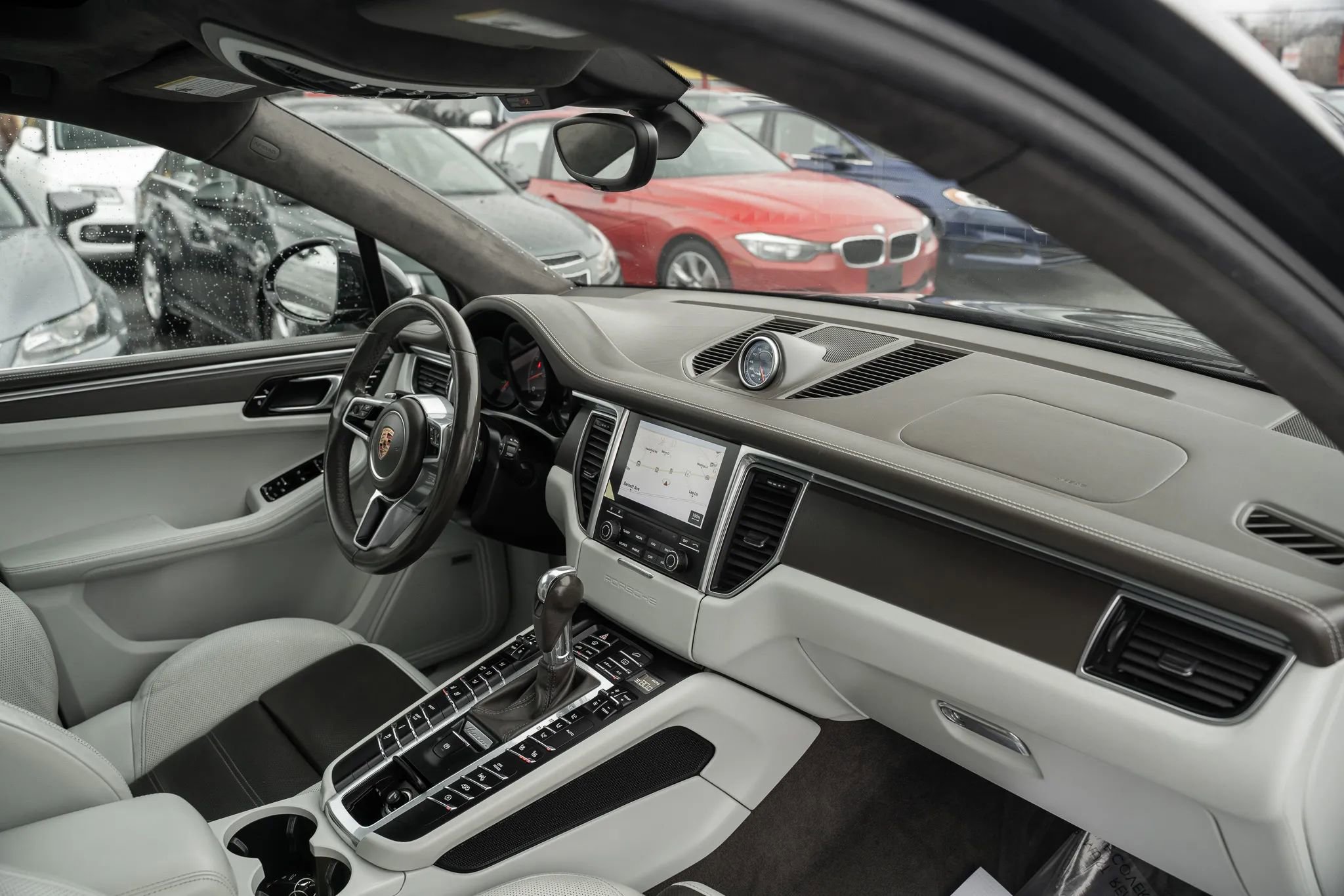 Used 2018 Porsche Macan Turbo image 14