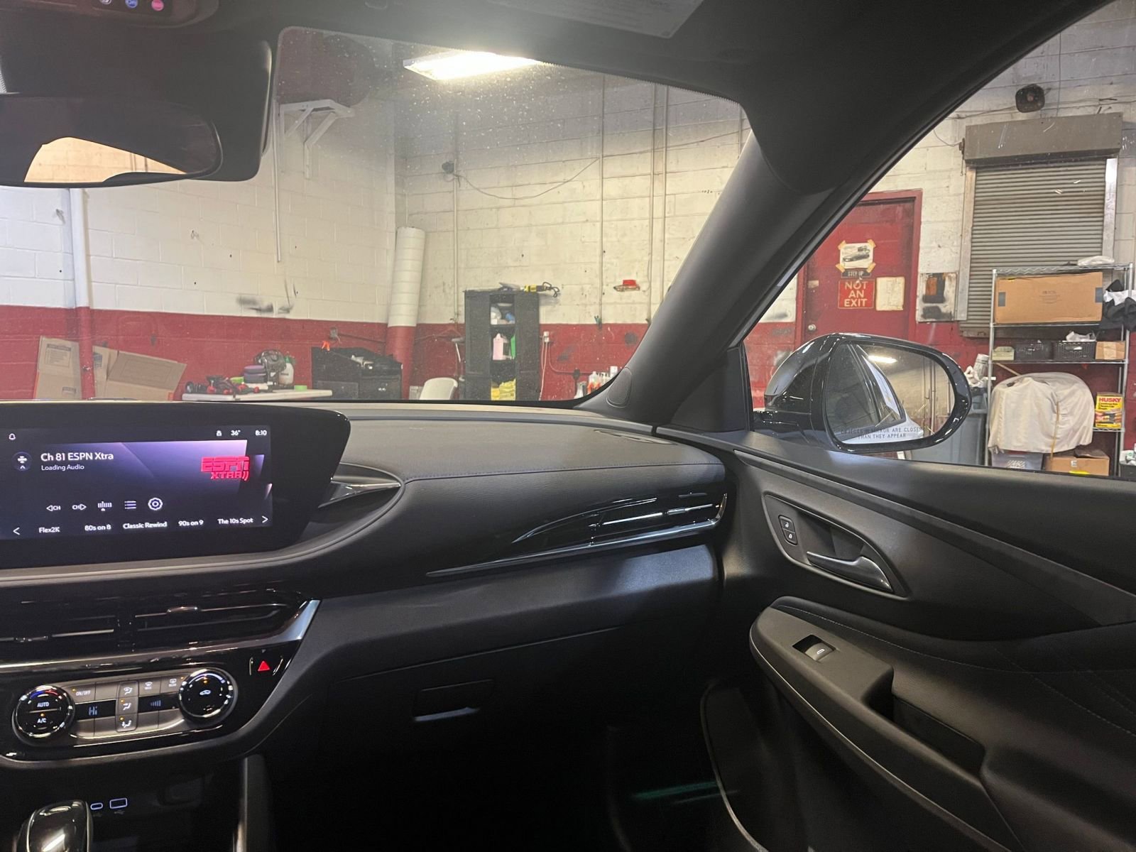 Used 2025 Buick Envista Sport Touring image 34