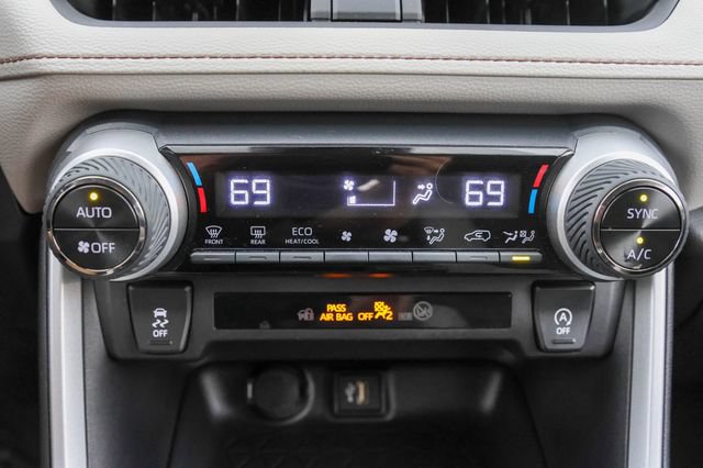 Used 2025 Toyota RAV4 XLE FWD image 41