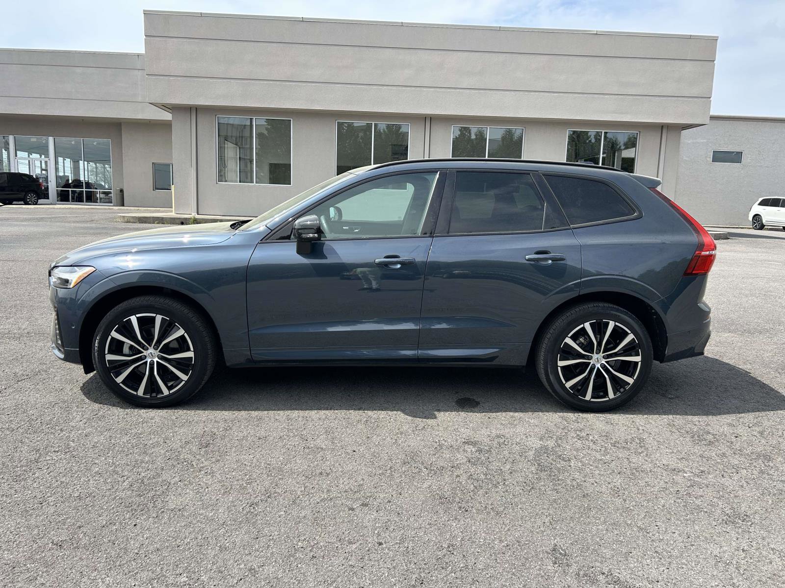 Certified 2024 Volvo XC60 B5 Plus image 6