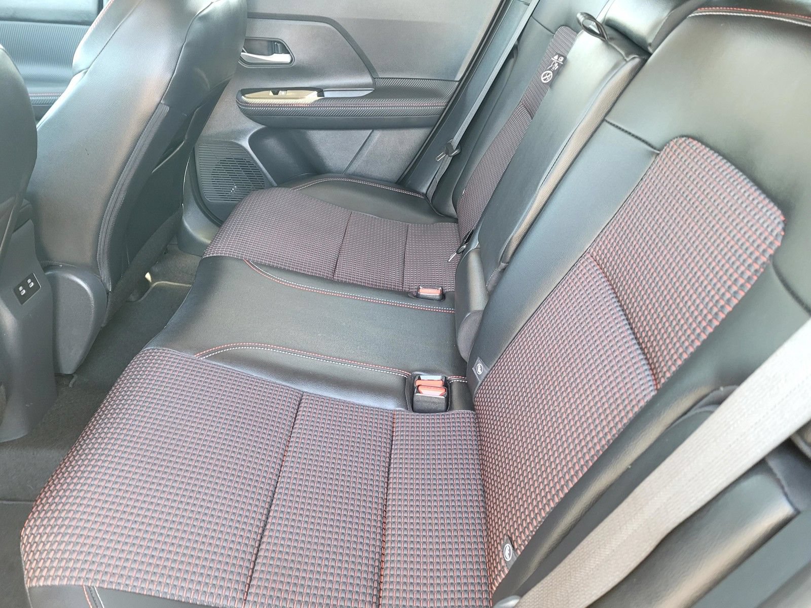 Used 2025 Nissan Kicks SR FWD image 16