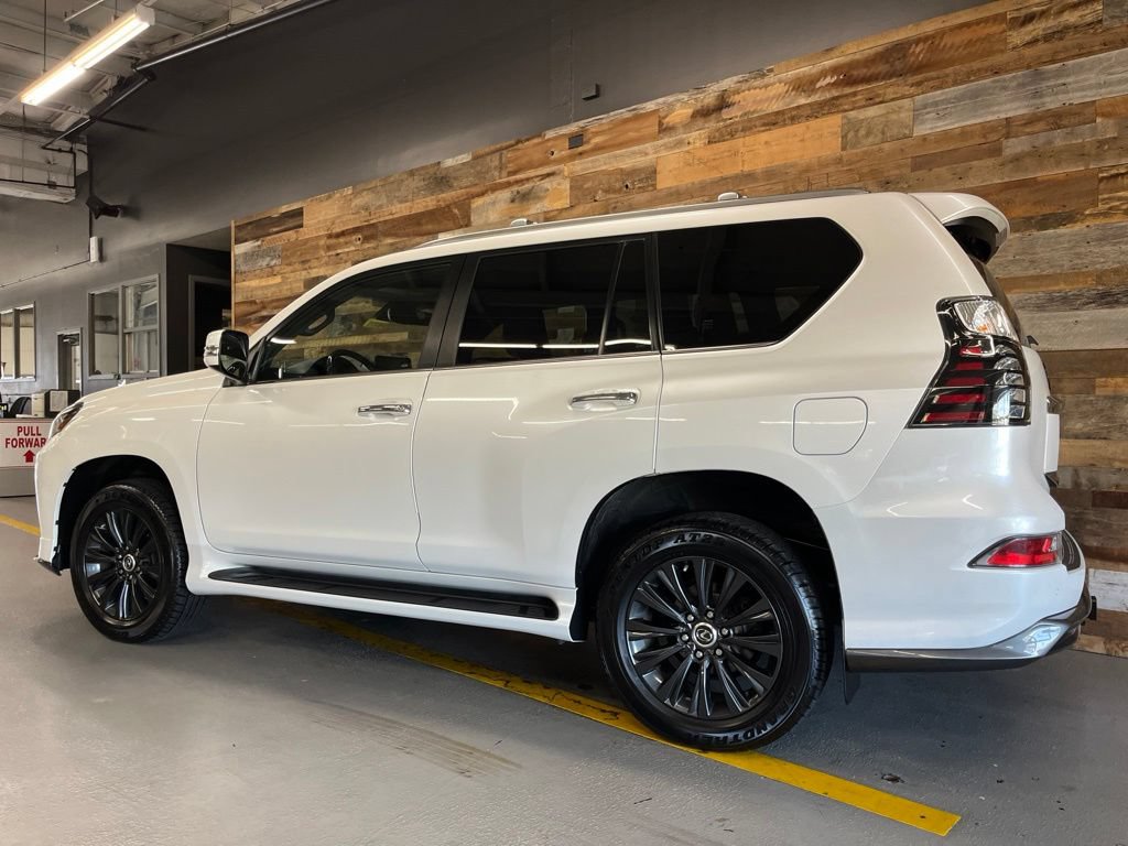 Used 2023 Lexus GX 460 Premium w/ Accessory Package AWD/4WD image 18