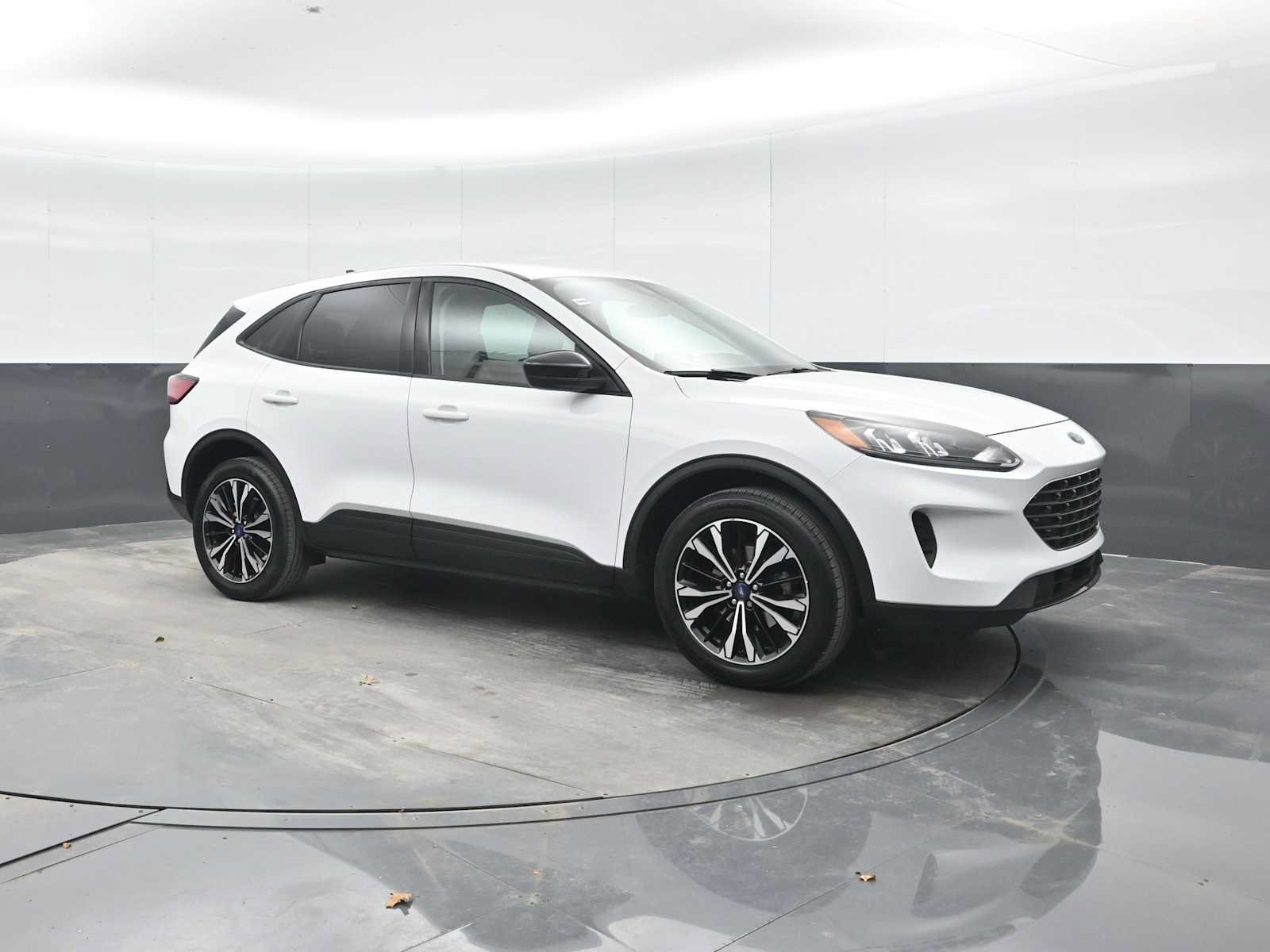 Used 2021 Ford Escape SE w/ SE Sport Appearance Package AWD/4WD image 7
